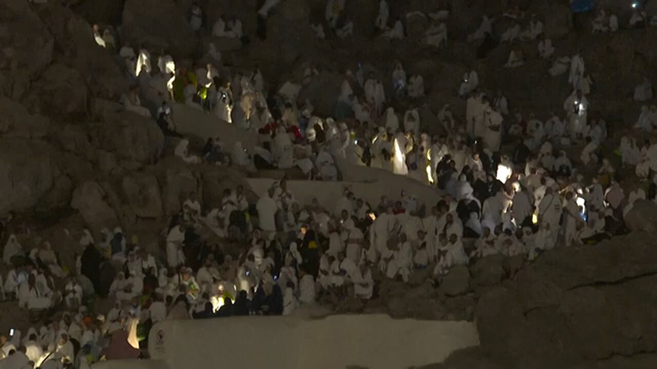 Pilgrims ascend Mount Arafat for Hajj climax