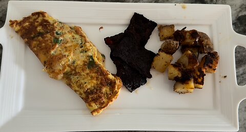 Video #6 Breakfast with us - cheesy omelet with cheesy potato’s and burnt turkey strip