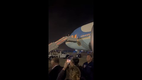 NOW: President Trump disembarks AF1 after the Anchorage Accords.