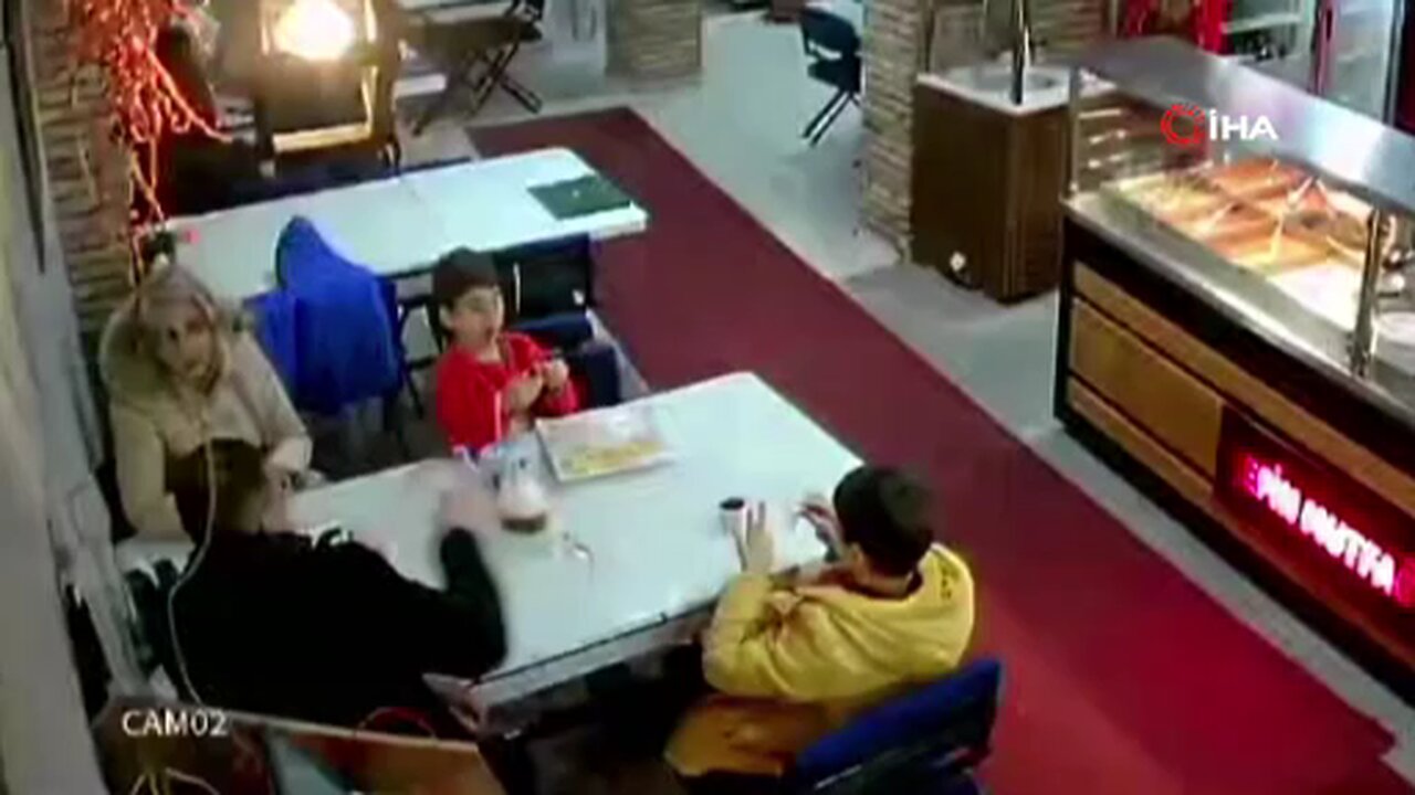 Lokanta çalışanı Heimlich manevrasıyla çocuğun hayatını kurtardı