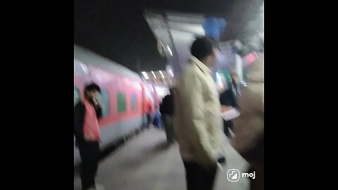 Experience the vibrant pulse of travelers, vendors, and urban energy! #NewDelhiVibes #Railway