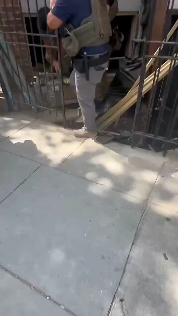 ICE agents in D.C. pick up an illegal alien from Guatemala