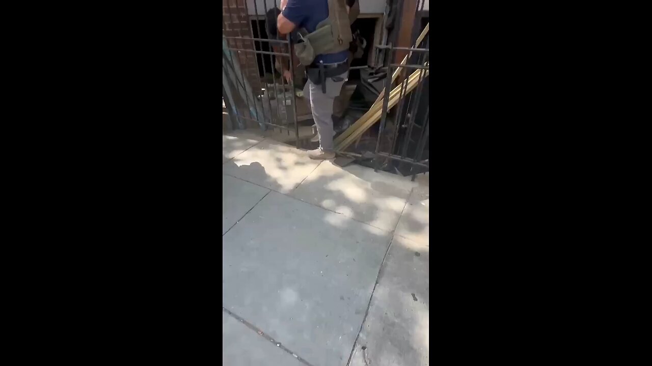 ICE agents in D.C. pick up an illegal alien from Guatemala