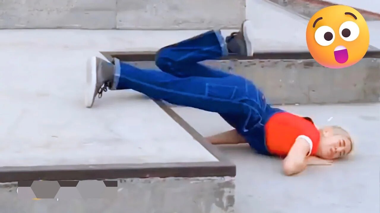 FUNNY STUNTS OF ALL THE BEAUTIFUL GIRLS THIS WEEK 😂