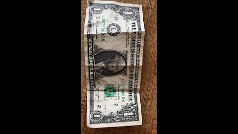 1 dollar note with piramid