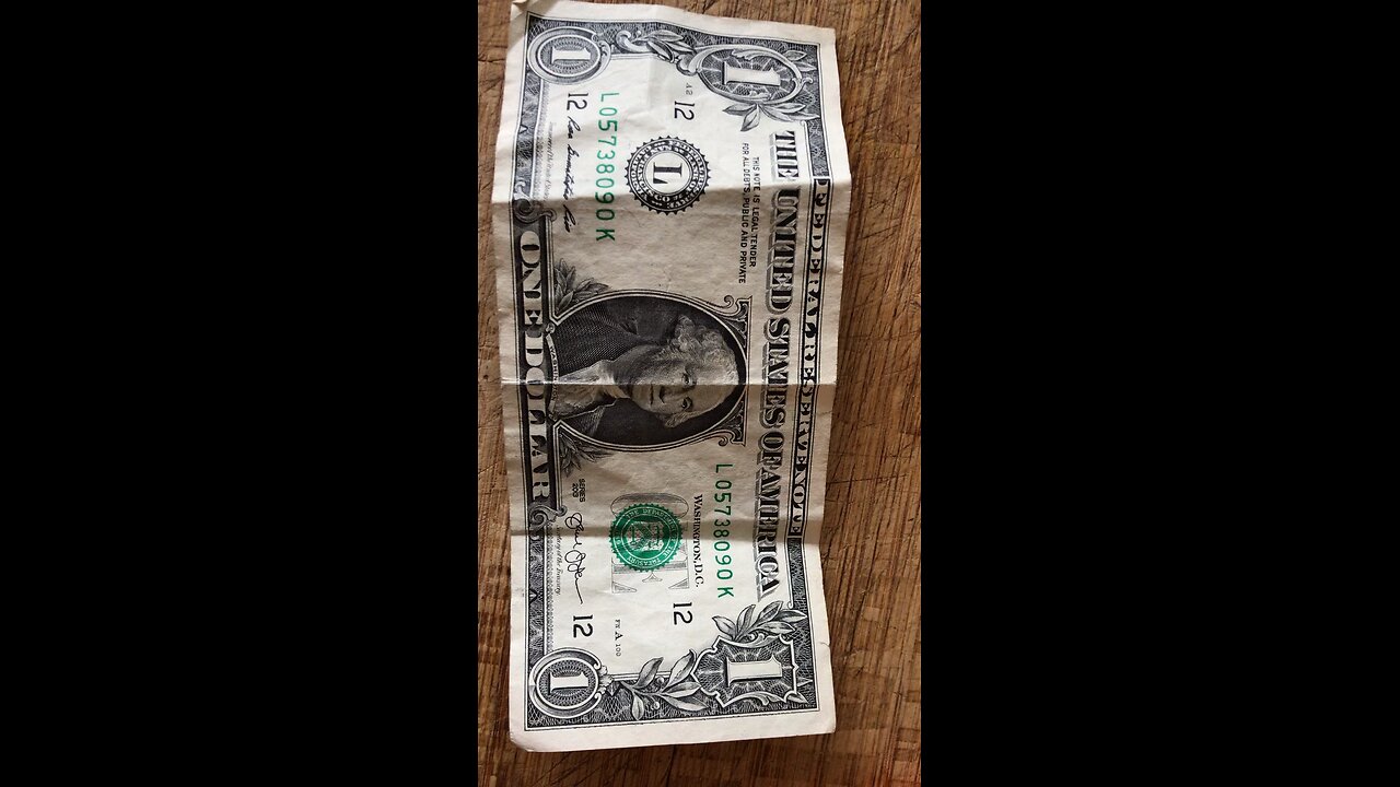 1 dollar note with piramid