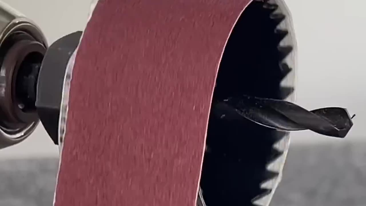 Awesome trick with a drill and a hole saw. #woodworking #short