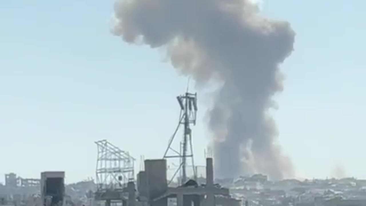 Report on the explosion of a residential compound in Khan Yunis