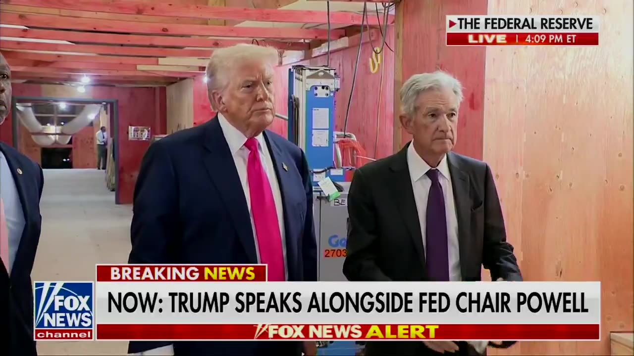 🚨 BREAKING: President Trump is OPENLY GRILLING Jerome Powell to his face at the ...