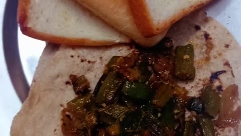 Humble Breakfast ( Chapati, bhindi, and dahi)