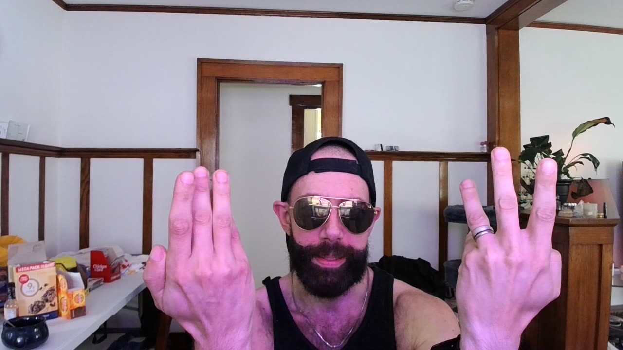 The Narcissistic Gay Guy Bit