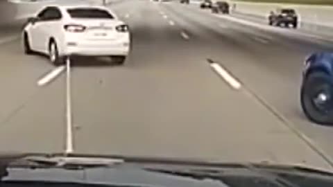 VIDEO: Stolen car loses axle trying to escape a 'grappler' in Michigan