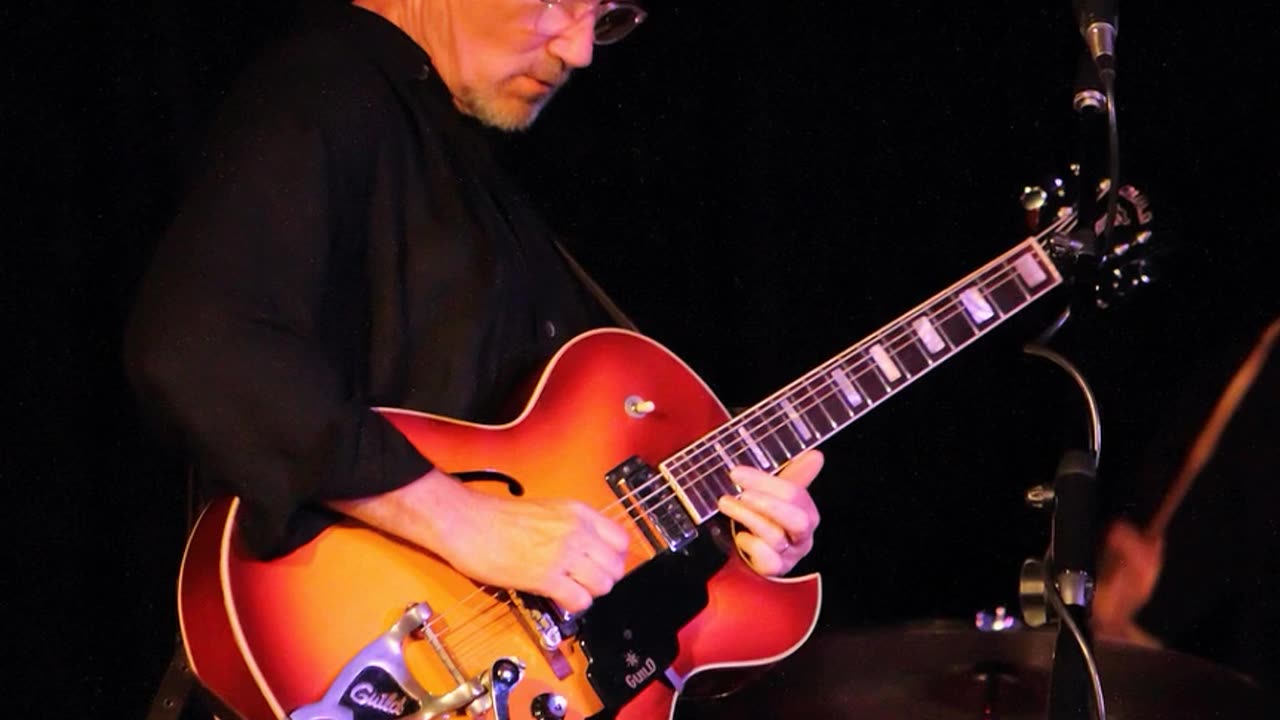 Happy Birthday to MARSHALL CRENSHAW