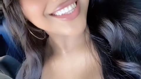Look to tgirl inside the car now