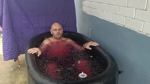 Vlog # 68 7 days, 7 ice plunges - starts out day 1 with 3C (36F)