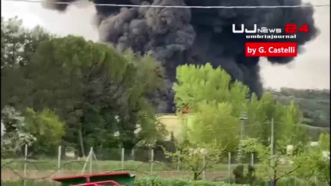 Grosso incendio alla Lucyplast di Umbertide