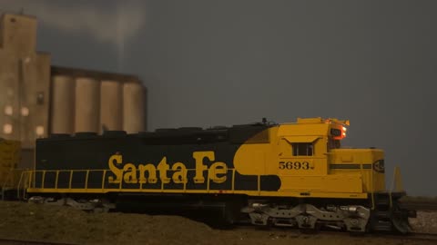 Watching Trains Ep 18 - Two Evening Freights Meet in Raton NM.