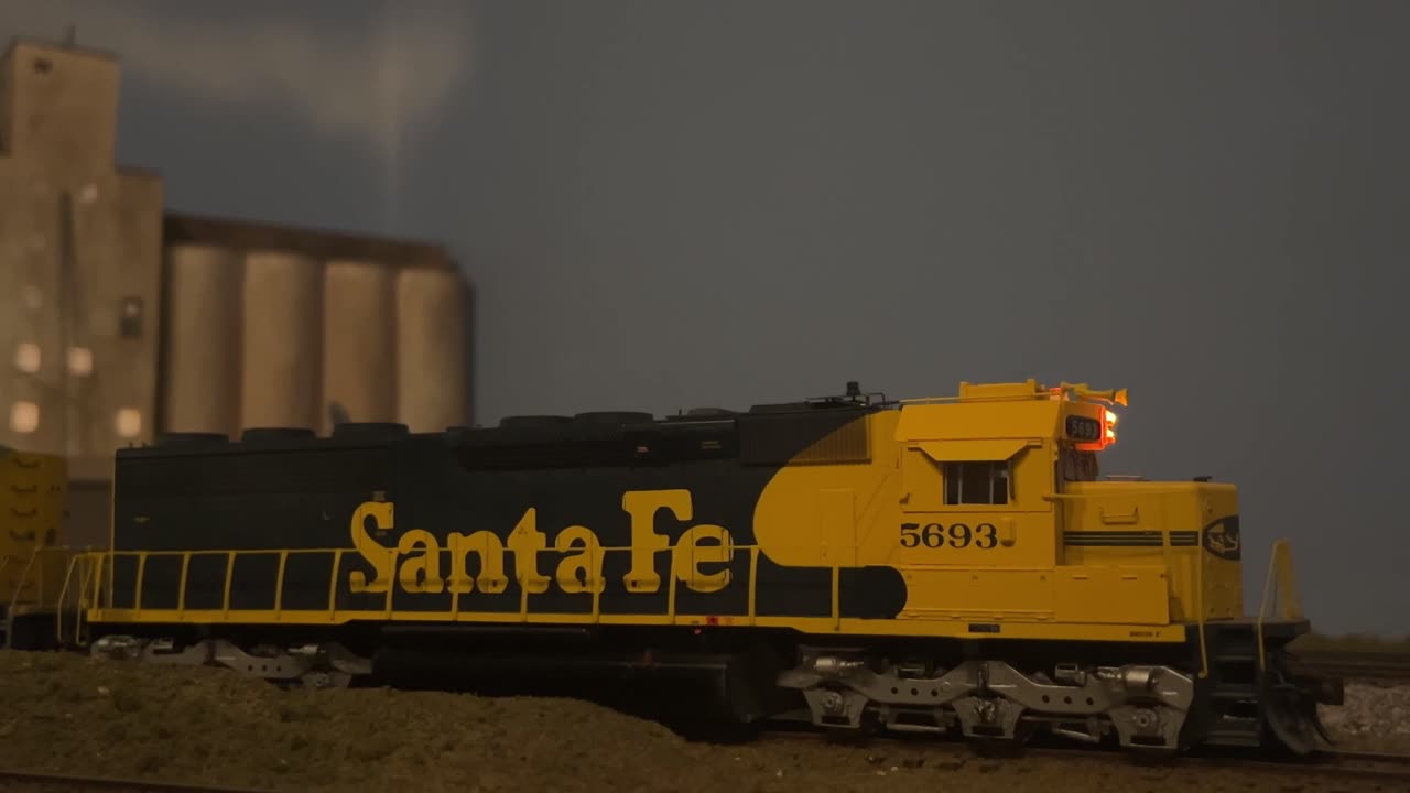 Watching Trains Ep 18 - Two Evening Freights Meet in Raton NM.