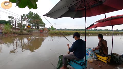 Fische am Haken Abenteuer am Fluss
