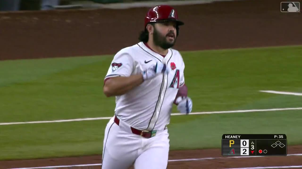 Eugenio Suárez llegó a 15 HR