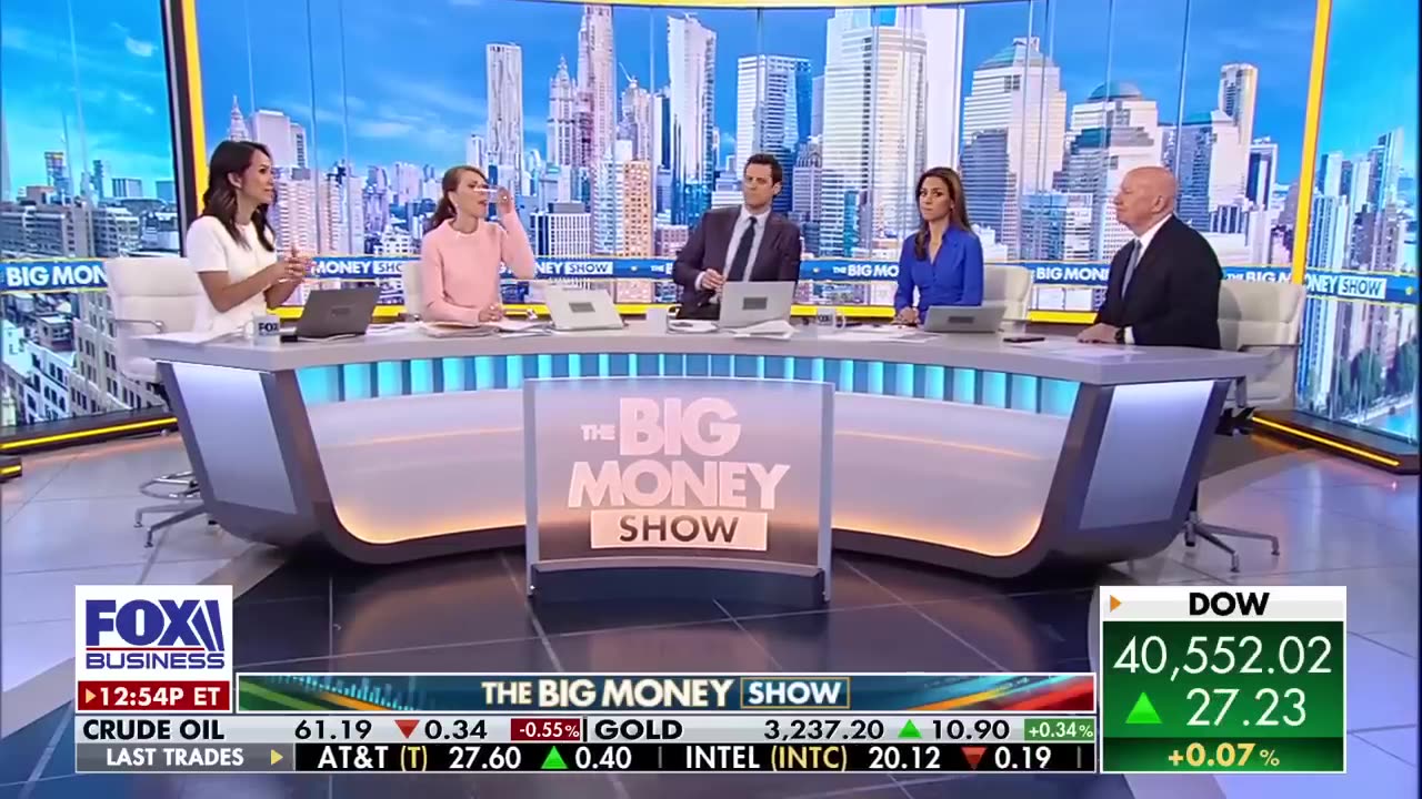 'CROOKS' DOGE reveals stunning statistic about Social Security calls.