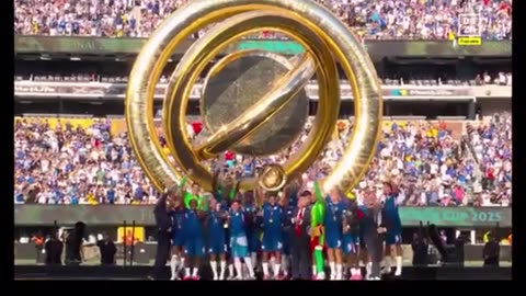 🤣🏆 Trophy Lift with Teammates Turns into Comedy! | FunFM