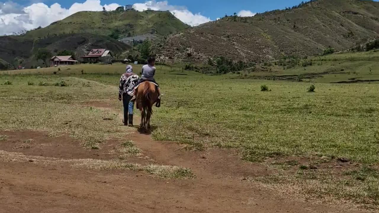 Horseback Riding in Cowboy Country 🇵🇭 | Bukidnon Communal Ranch.