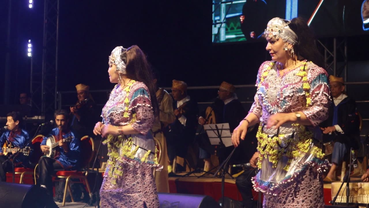 عائشة تشنويت ترقض على الايقاع الجبلي في مدينة تاونات 2025