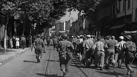 GERMAN PRISONERS MARCH THRU STREET ... - GERMAN PRISONERS MARCH THRU STREET OF TOULON - 428-npc-5215