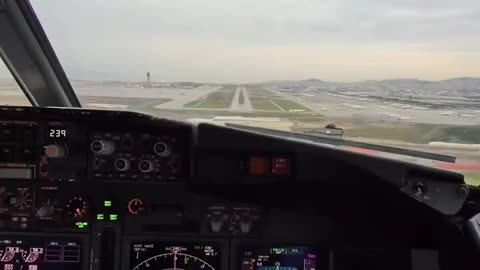 Landing Boeing 737 from the cockpit view