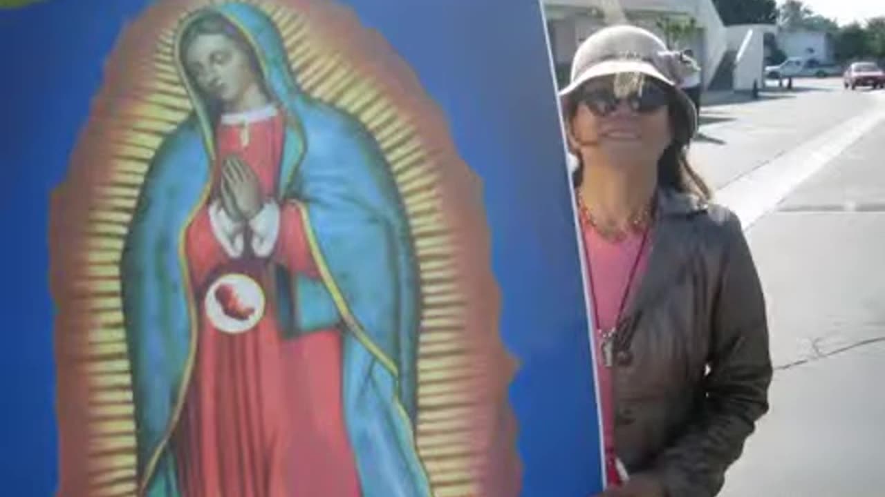2005 11 13 - Unborn Jesus Banner at St Philomena