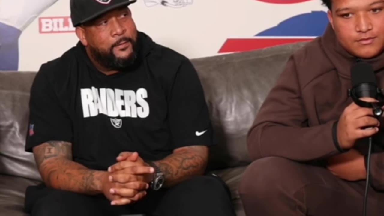 Like father, Like son! 😆