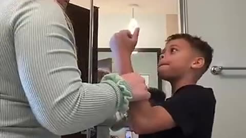 Middle ☝ PRANK On MOM!