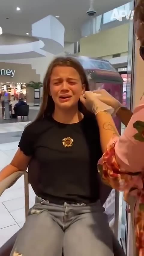 How overthinking shows in 5 seconds #nervous #scare #funnyvideos #afv