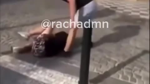 🇮🇱 🇨🇿 Jew in Prague harasses a pregnant woman before slapping her. A couple seconds later, he received a 3000yr old promise he never saw coming.