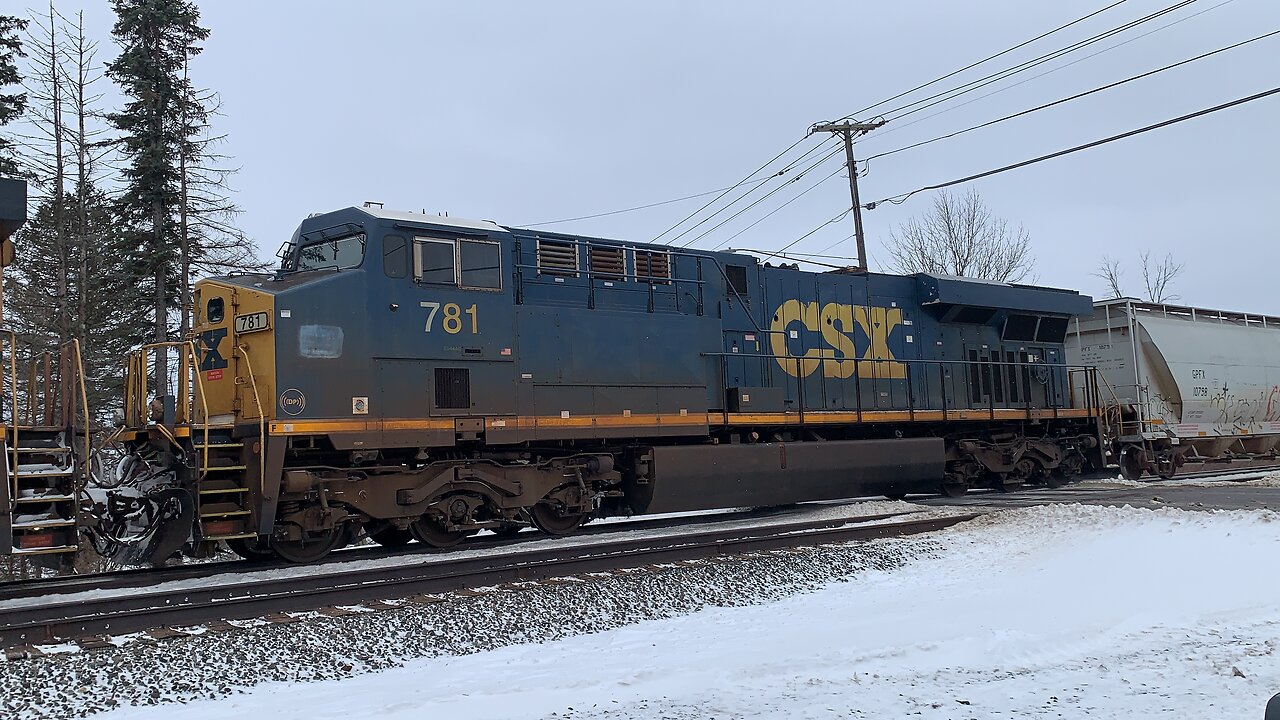 Whoa 5 CSX Engines on one Train