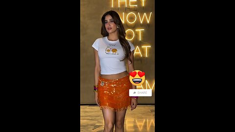 Bollywood Actress Janhvi Kapoor Reached at Party Night 😍❤️🥰