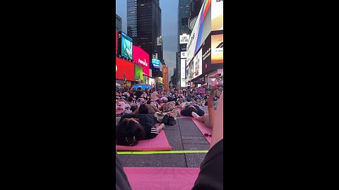 2025 Solstice in Times Square: Mind Over Madness Yoga (Manhattan) 5
