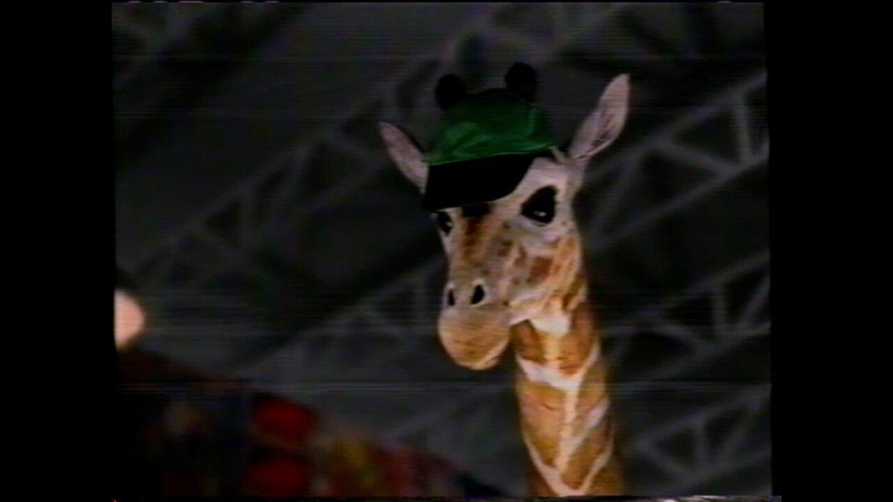 November 15, 2003 - Geoffrey & Toys 'R Us Prep for Holidays