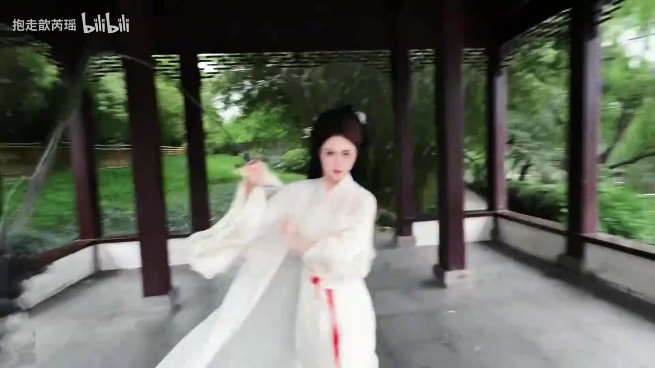 Daily Beauty EP 120 | Bewitching Ivory Gown Undulating Urban Dance