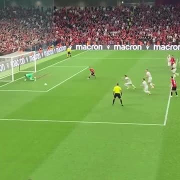 Rey Manaj misses the penalty