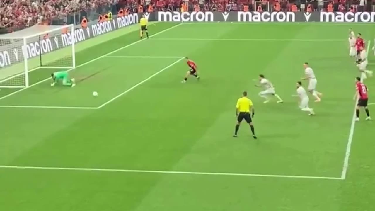 Rey Manaj misses the penalty