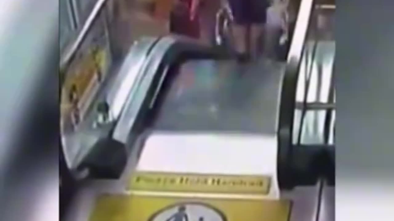 The Most Epic Escalator Fail Ever 🤡😂 – You Won’t Believe This!