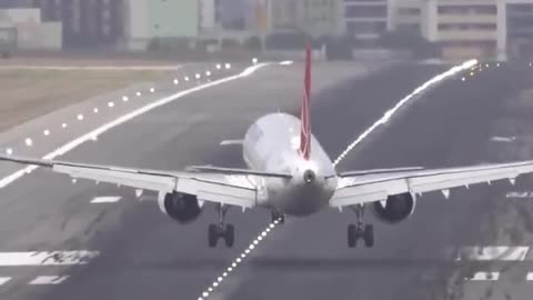 Impressive landing of the Airbus A321neo of Turkish Airlines at Lisbon