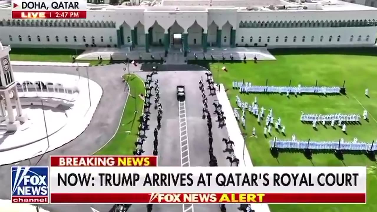 #POTUS GETS THE TRADITIONAL #SWORD #DANCE AS HE ARRIVES AT THE #QATAR #PALACE