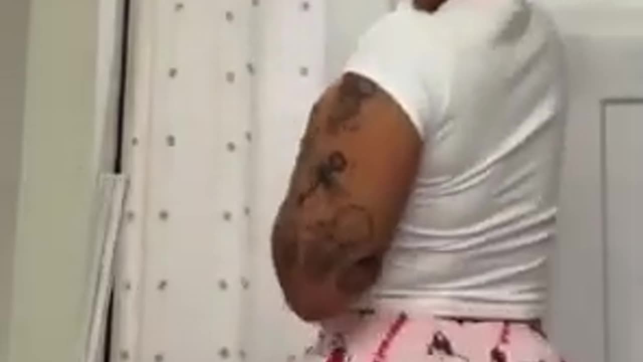 Big booty clapping and twerking