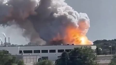 Shelter-in-place order issued in Newburgh, Indiana due to chemical fire.