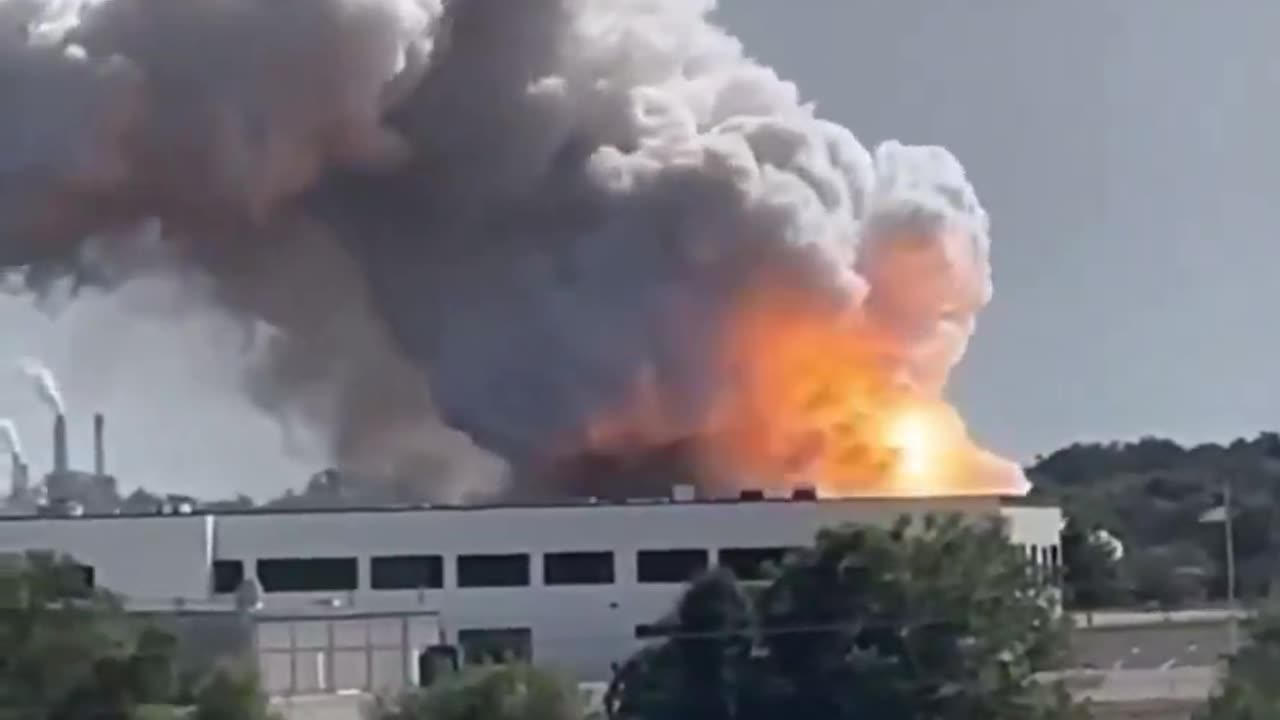 Shelter-in-place order issued in Newburgh, Indiana due to chemical fire.