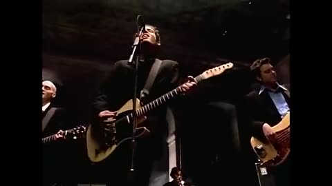 Trending: The Wallflowers - One Headlight (Official Music Video)