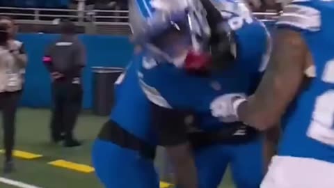 Long Touchdown Run and One-Handed Touchdown Pass